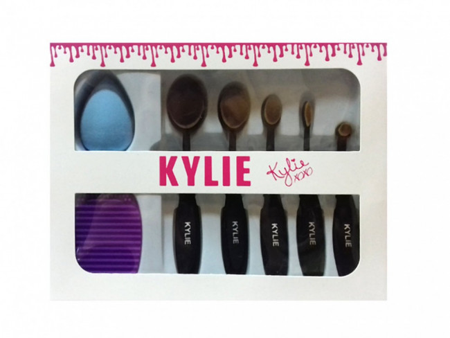 Набор Kylie (5 кистей+ бьюти блендер)